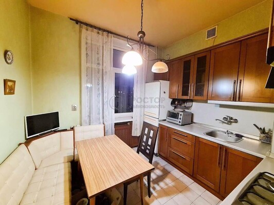 Продам трехкомнатную (3-комн.) квартиру, Ленинский пр-кт, 70/11, Москва г