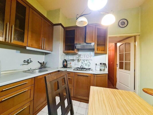 Продам трехкомнатную (3-комн.) квартиру, Ленинский пр-кт, 70/11, Москва г