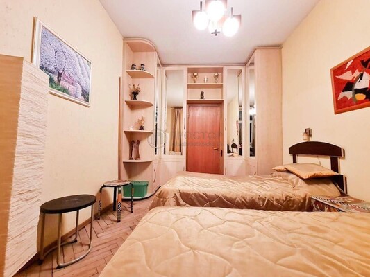 Продам трехкомнатную (3-комн.) квартиру, Ленинский пр-кт, 70/11, Москва г