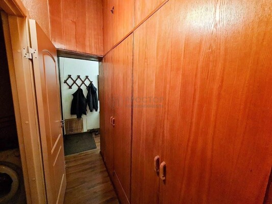 Продам трехкомнатную (3-комн.) квартиру, Ленинский пр-кт, 70/11, Москва г