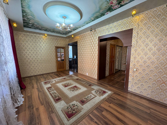 Продам многокомнатную квартиру, Аллея Труда ул, 38, Комсомольск-на-Амуре г