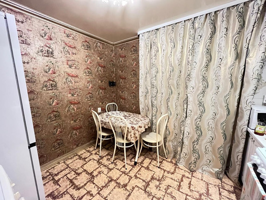 Продам трехкомнатную (3-комн.) квартиру, 8-я Железнодорожная ул, 59к2, Астрахань г