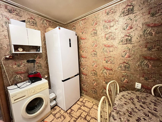 Продам трехкомнатную (3-комн.) квартиру, 8-я Железнодорожная ул, 59к2, Астрахань г