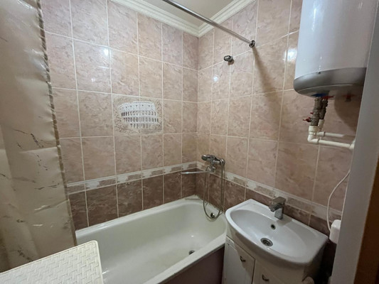 Продам трехкомнатную (3-комн.) квартиру, 8-я Железнодорожная ул, 59к2, Астрахань г