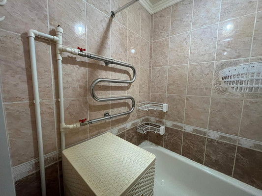 Продам трехкомнатную (3-комн.) квартиру, 8-я Железнодорожная ул, 59к2, Астрахань г