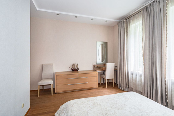 Продам двухкомнатную (2-комн.) квартиру, Гагарина пер, 3, Светлогорск г