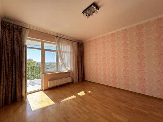 Продам двухкомнатную (2-комн.) квартиру, Корабельная ул, 3, Калининград г