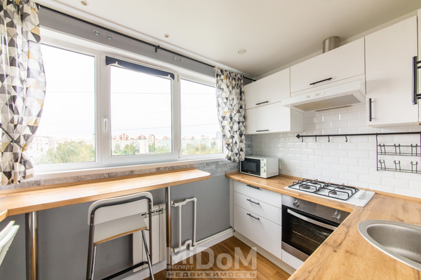 Продам трехкомнатную (3-комн.) квартиру, Демьяна Бедного ул, 26к4, Санкт-Петербург г