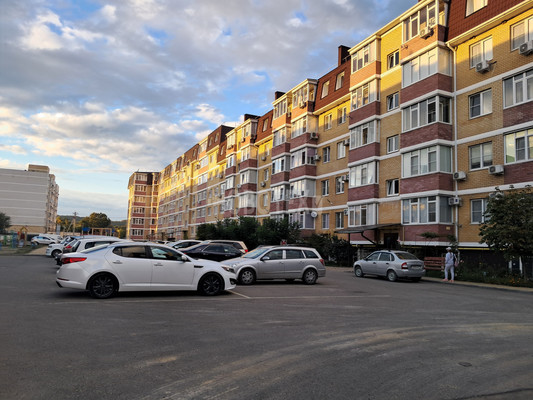 Продам однокомнатную (1-комн.) квартиру, Кириченко ул, 7к5, Горячий Ключ г