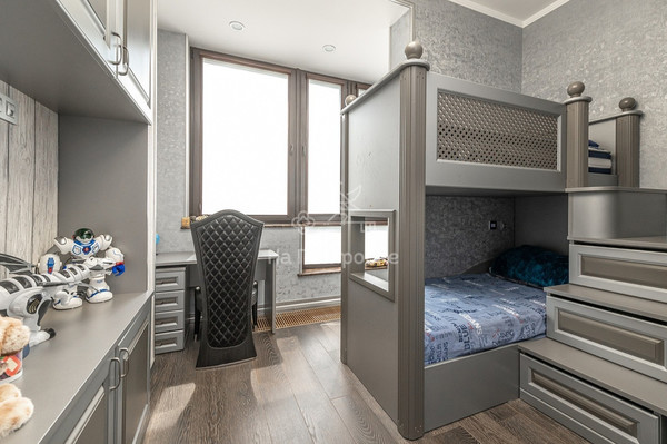 Продам многокомнатную квартиру, Заречная (Новогорск мкр.) ул, 7к3, Химки г