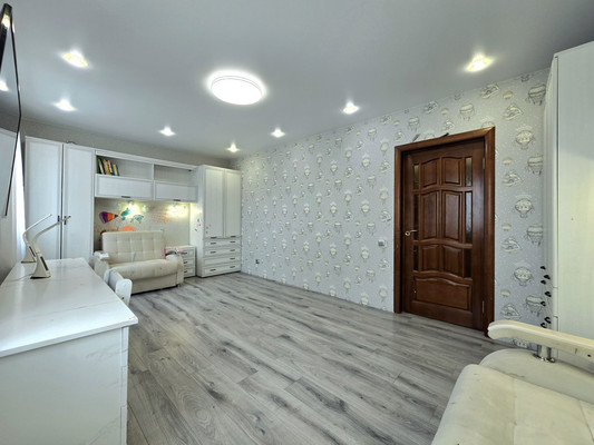 Продам трехкомнатную (3-комн.) квартиру, Клочков пер, 12А, Санкт-Петербург г