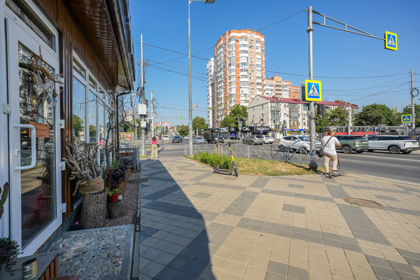 Продам трехкомнатную (3-комн.) квартиру, Московская ул, 54, Краснодар г