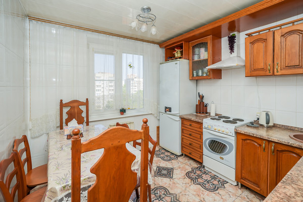Продам трехкомнатную (3-комн.) квартиру, им. 70-летия Октября ул, 32, Краснодар г