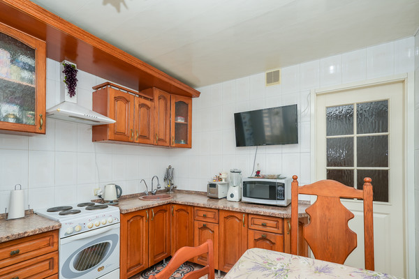 Продам трехкомнатную (3-комн.) квартиру, им. 70-летия Октября ул, 32, Краснодар г
