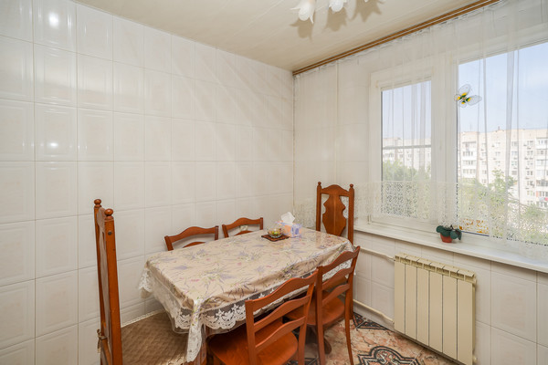 Продам трехкомнатную (3-комн.) квартиру, им. 70-летия Октября ул, 32, Краснодар г