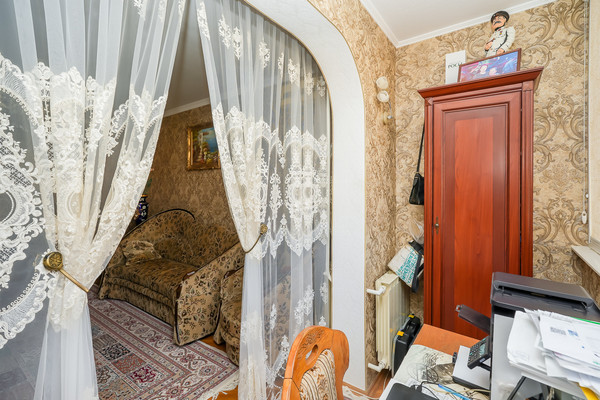 Продам трехкомнатную (3-комн.) квартиру, им. 70-летия Октября ул, 32, Краснодар г