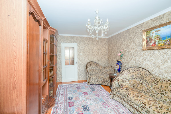 Продам трехкомнатную (3-комн.) квартиру, им. 70-летия Октября ул, 32, Краснодар г