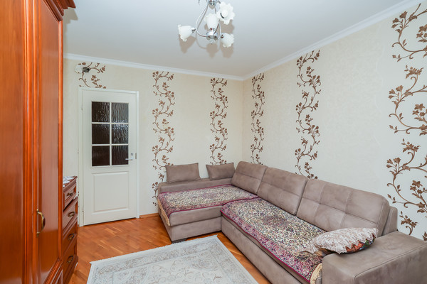 Продам трехкомнатную (3-комн.) квартиру, им. 70-летия Октября ул, 32, Краснодар г