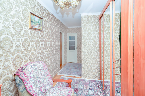 Продам трехкомнатную (3-комн.) квартиру, им. 70-летия Октября ул, 32, Краснодар г