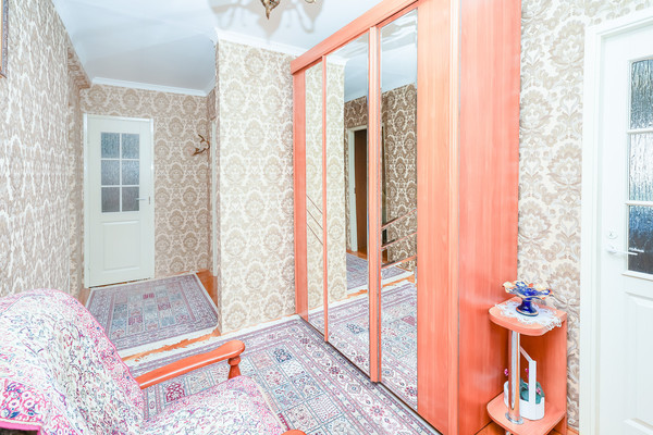Продам трехкомнатную (3-комн.) квартиру, им. 70-летия Октября ул, 32, Краснодар г