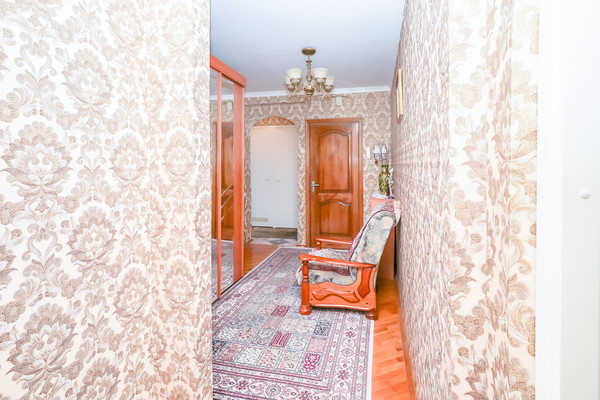 Продам трехкомнатную (3-комн.) квартиру, им. 70-летия Октября ул, 32, Краснодар г
