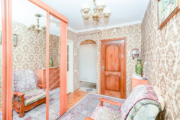 Продам трехкомнатную (3-комн.) квартиру, им. 70-летия Октября ул, 32, Краснодар г