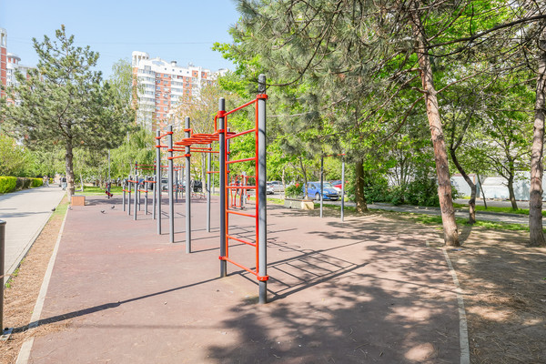 Продам трехкомнатную (3-комн.) квартиру, им. 70-летия Октября ул, 32, Краснодар г