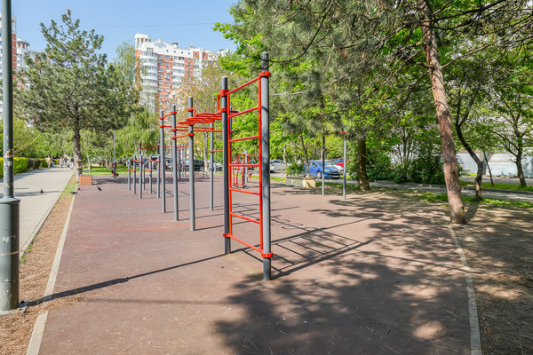 Продам трехкомнатную (3-комн.) квартиру, им. 70-летия Октября ул, 32, Краснодар г