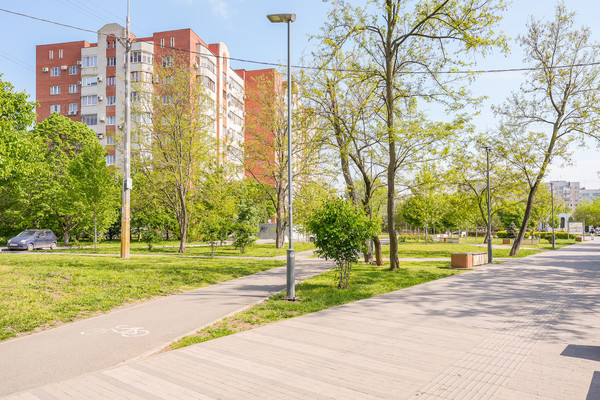Продам трехкомнатную (3-комн.) квартиру, им. 70-летия Октября ул, 32, Краснодар г