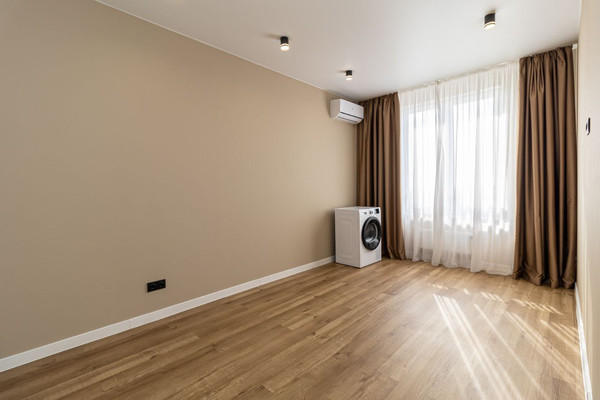 Продам трехкомнатную (3-комн.) квартиру, Воронежская ул, 47/11, Краснодар г