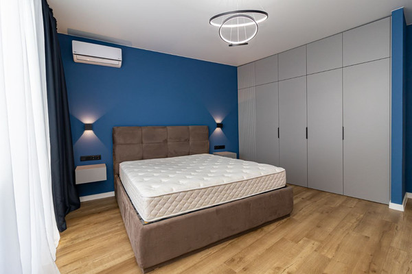 Продам трехкомнатную (3-комн.) квартиру, Воронежская ул, 47/11, Краснодар г