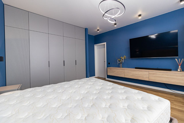 Продам трехкомнатную (3-комн.) квартиру, Воронежская ул, 47/11, Краснодар г