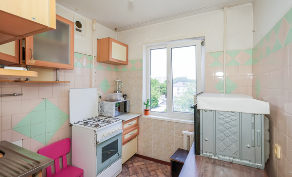 Продам трехкомнатную (3-комн.) квартиру, Совхозная ул, 6, Краснодар г