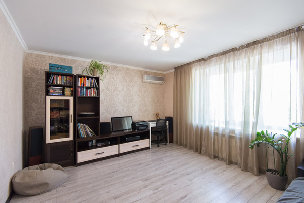 Продам трехкомнатную (3-комн.) квартиру, 339-й Стрелковой Дивизии ул, 19, Ростов-на-Дону г