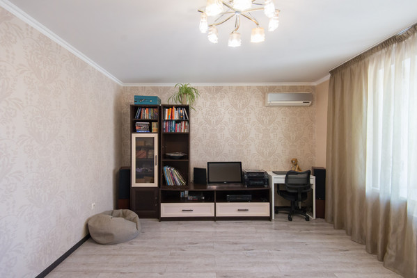 Продам трехкомнатную (3-комн.) квартиру, 339-й Стрелковой Дивизии ул, 19, Ростов-на-Дону г