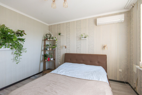 Продам трехкомнатную (3-комн.) квартиру, 339-й Стрелковой Дивизии ул, 19, Ростов-на-Дону г