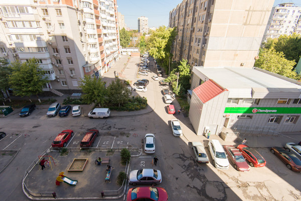 Продам трехкомнатную (3-комн.) квартиру, 339-й Стрелковой Дивизии ул, 19, Ростов-на-Дону г