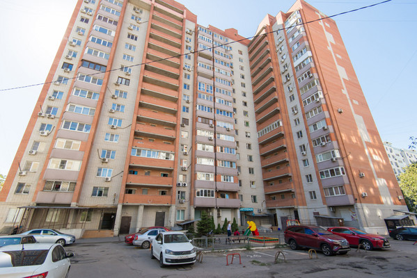 Продам трехкомнатную (3-комн.) квартиру, 339-й Стрелковой Дивизии ул, 19, Ростов-на-Дону г