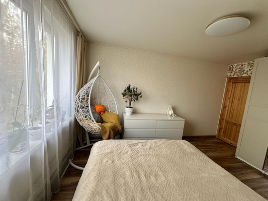 Продам 2-комн. в 3-комн. квартире, Бирюлёвская ул, 5к1, Москва г