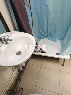 Продам однокомнатную (1-комн.) квартиру, Колпинская ул, 28к2, Колпино г