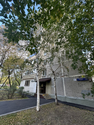 Продам трехкомнатную (3-комн.) квартиру, Озёрная ул, 23к1, Москва г