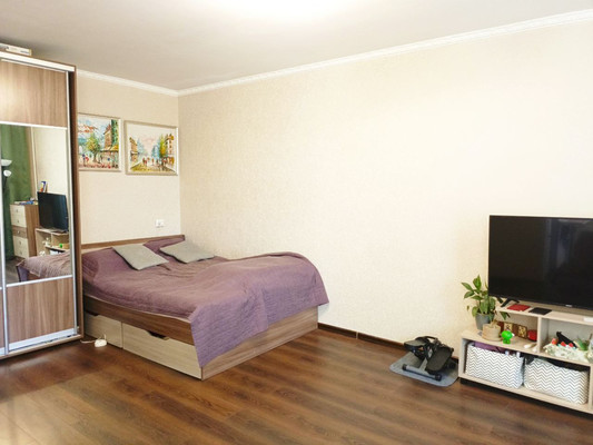 Продам однокомнатную (1-комн.) квартиру, 1 Конной Армии ул, 19, Симферополь г