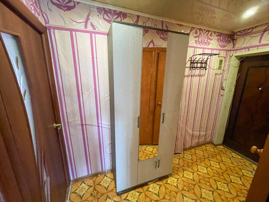 Продам двухкомнатную (2-комн.) квартиру, 2-й Микрорайон ул, 12, Эльбан рп
