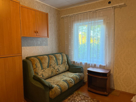 Продам однокомнатную (1-комн.) квартиру, Варшавская ул, 3а, Гатчина г