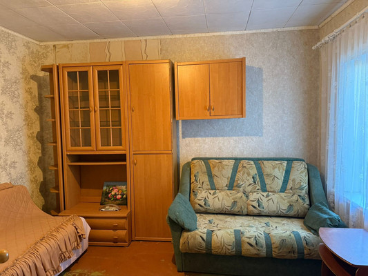 Продам однокомнатную (1-комн.) квартиру, Варшавская ул, 3а, Гатчина г