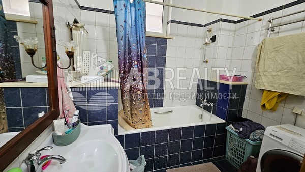 Продам многокомнатную квартиру, Островитянова ул, 6, Москва г