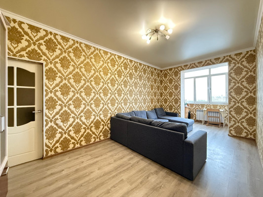 Продам трехкомнатную (3-комн.) квартиру, Толстого ул, 180кБ, Нальчик г