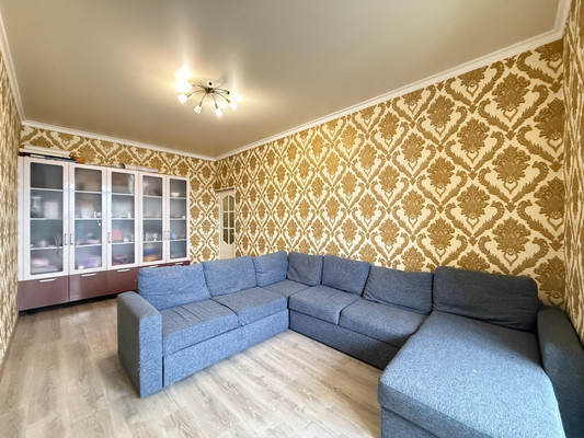 Продам трехкомнатную (3-комн.) квартиру, Толстого ул, 180кБ, Нальчик г