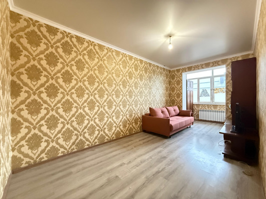 Продам трехкомнатную (3-комн.) квартиру, Толстого ул, 180кБ, Нальчик г