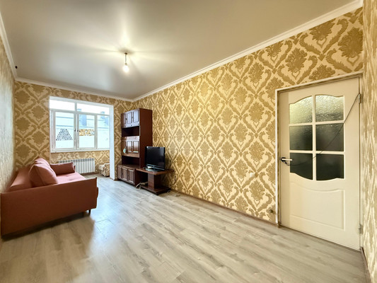 Продам трехкомнатную (3-комн.) квартиру, Толстого ул, 180кБ, Нальчик г